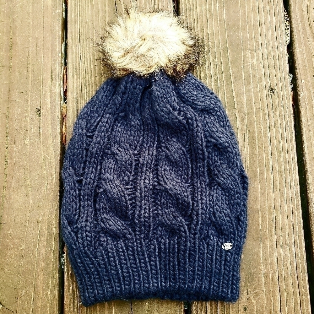 American Eagle AEO Knit Winter Hat Beanie Navy Blue Women's OS Cream Poof EUC